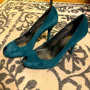Stuart Weirzman Peep Toe Pumps